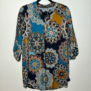 Size L - Fits size 14-16
Tunic 3/4-sleeve. Sew in Love Brand
